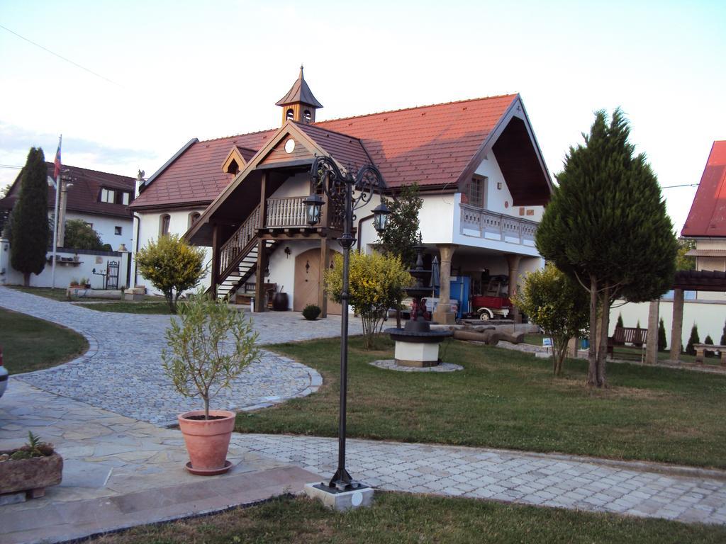Castle Kastiel Kotesova Daire Oda fotoğraf