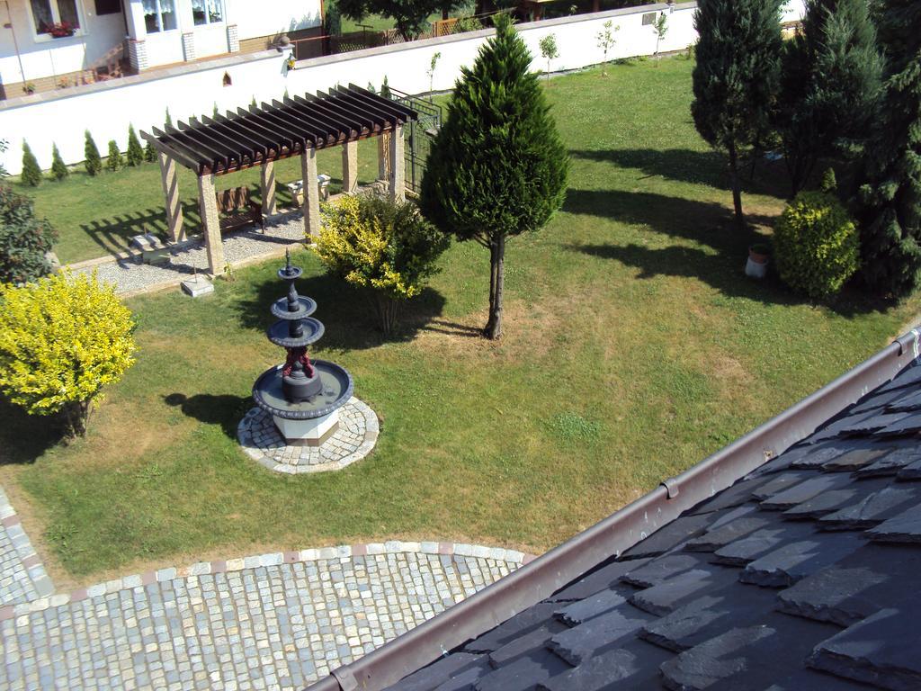 Castle Kastiel Kotesova Daire Oda fotoğraf